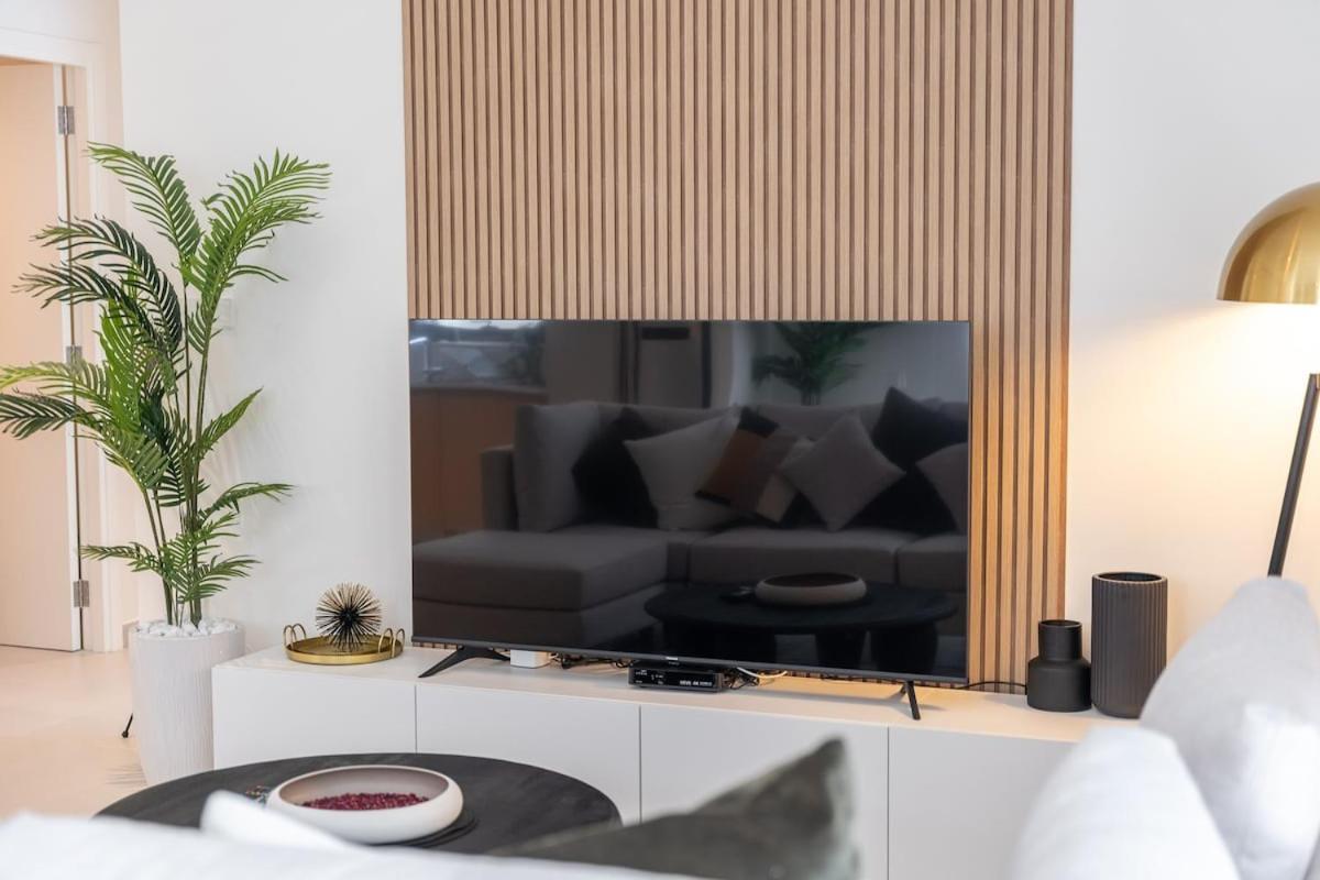 Elegant 4-Bedroom Apartment Perfect For Families In Dubai Creek Harbour Exterior foto